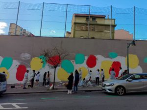 Proyecto Gugenheim – Muro Calle Pablo Picasso. Nuestro centro realiza una actividad, con un pintor del Museo y nuestra profesora Sol, para realizar una pintura en nuestro muro como homeaje a Picasso